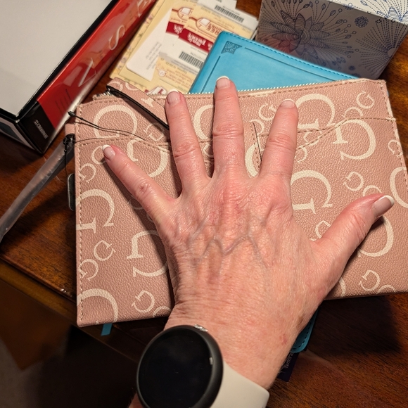 GUESS Caspian Natural Monogram Zip Clutch Case NWT - Picture 10 of 10